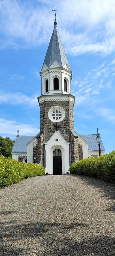 Litet Hus I Mysig By Naera Havet Villa Истад Екстериор снимка